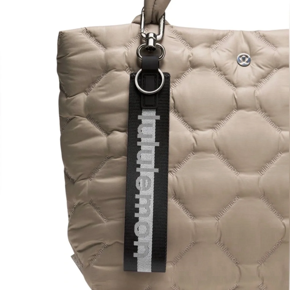 Lululemon Never Lost Keychain Reflective   Black/White/Silver - Picture 14 of 15